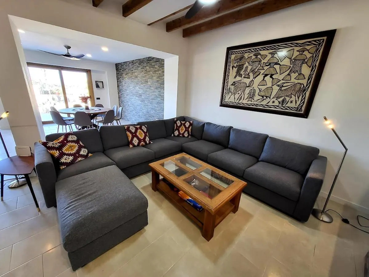 Вилла Newly Renovated House With Pool In Sineu Center Дом отдыха Синеу