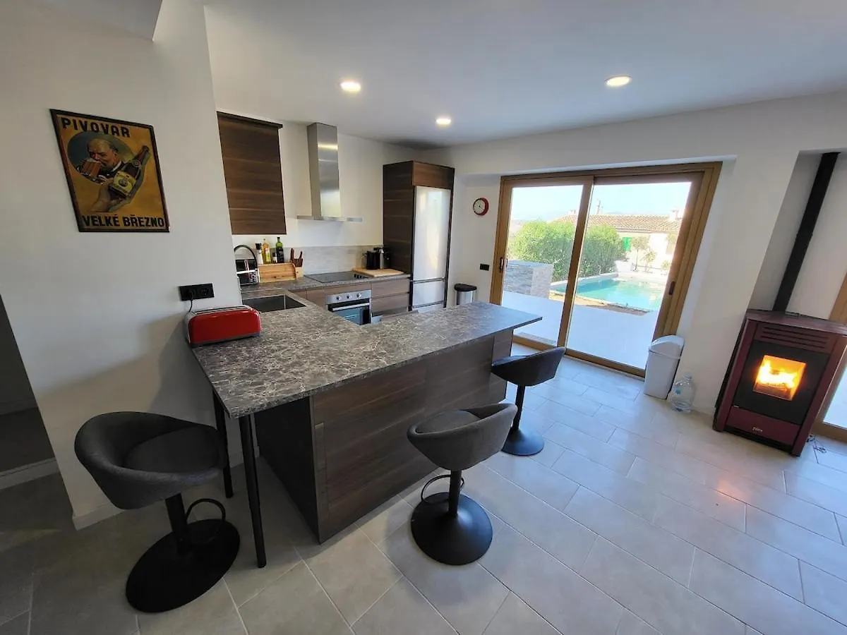 Вилла Newly Renovated House With Pool In Sineu Center Дом отдыха